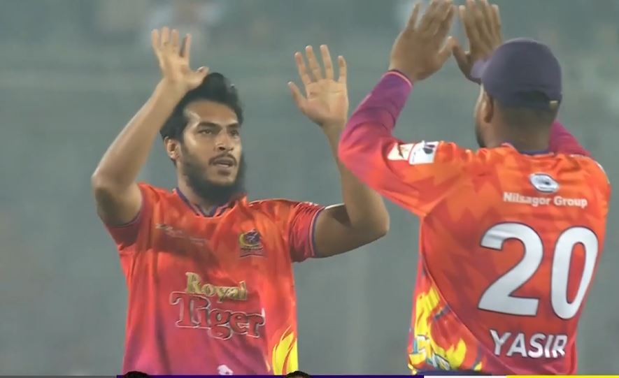 Match 34: Durbar Rajshahi beat Rangpur Riders by 2 runs | Bengali Highlights 