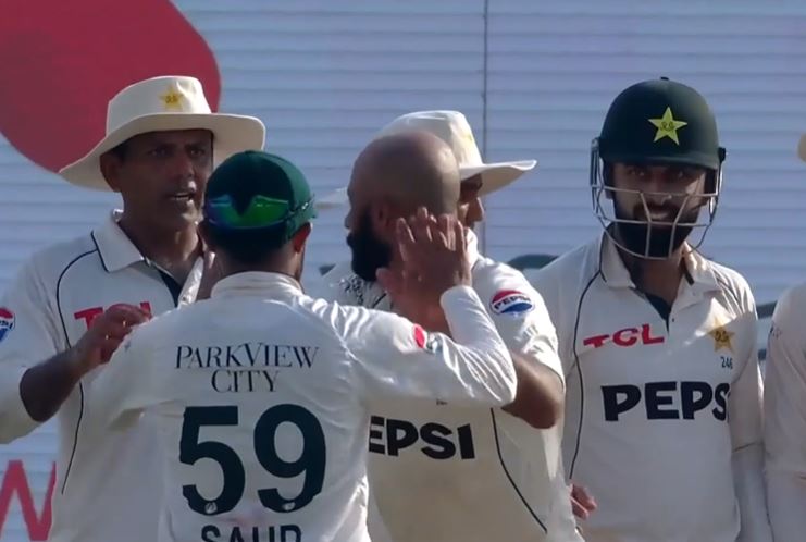 2nd Test, Day 2: England trail Pakistan by 127 runs 