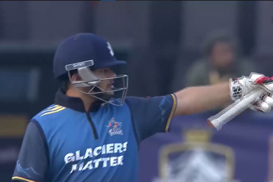 Dinesh Kharel dazzles with a 39-ball 50 for the Avengers!