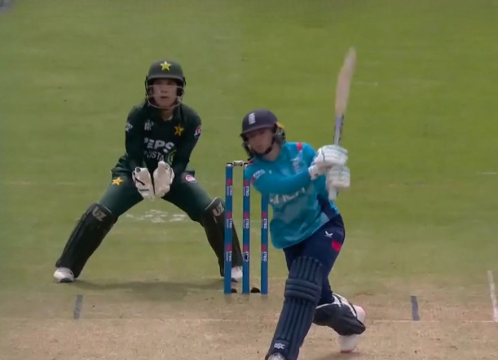 3rd ODI, England Innings: All sixes