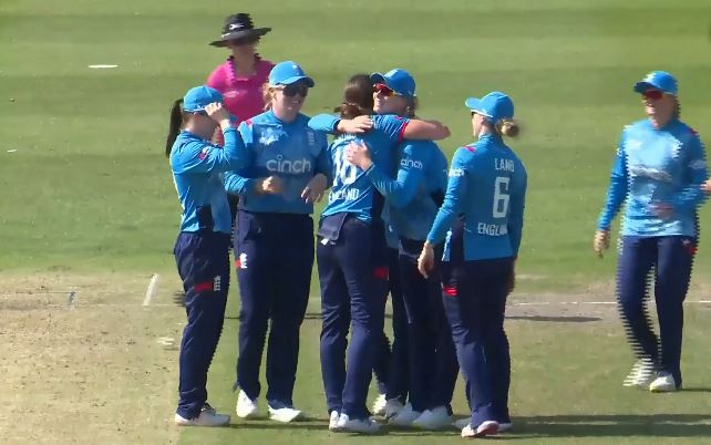 1st ODI: England beat Ireland by 4 wickets