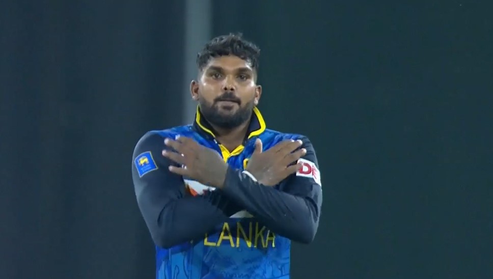 Trademark celebration! Hasaranga’s googly shocks Santner, Mendis completes the job!