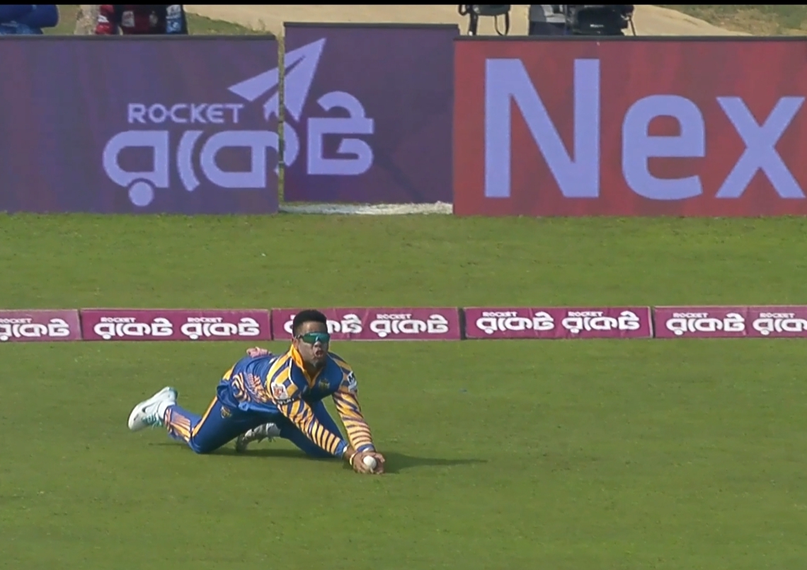 SCREAMER! Hetmyer's brilliant grab got the better of David