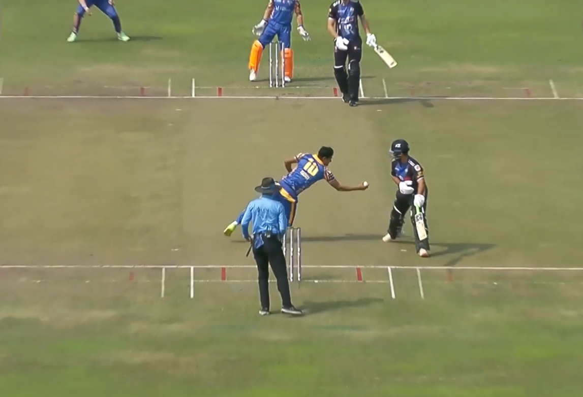 One-Hand Wonder! Nasum Ahmed's jaw-dropping dismissal of James Vince