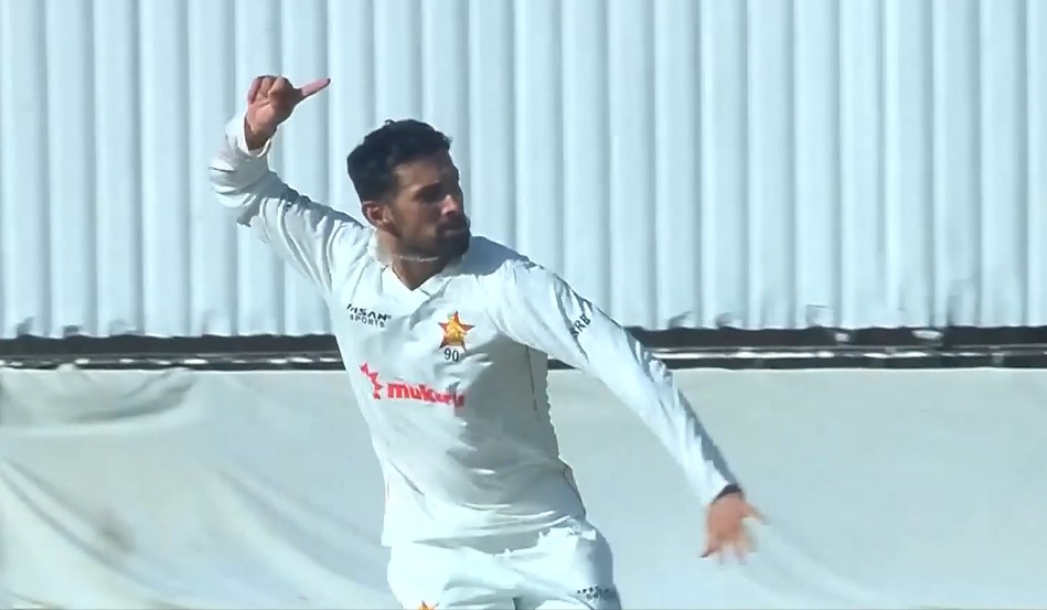 Timber trouble! Ismat Alam falls to Raza's spin trap!