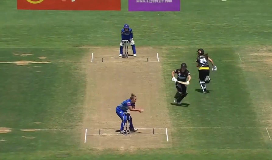 Three run-outs in one over! Jensen catalyzes Otago’s downfall!