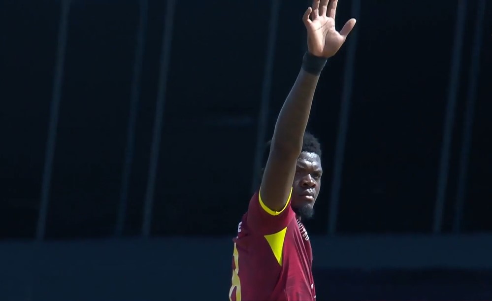 WICKET MAIDEN! Alzarri Joseph strikes with a fiery start!