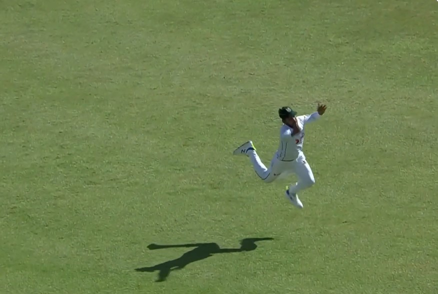 Flying finish! Mehidy’s stunning catch ends West Indies’ innings!