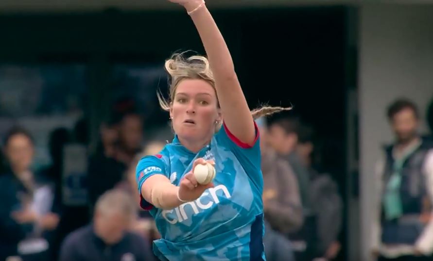 poster url for 3rd ODI: Lauren Bell's 5 for 37