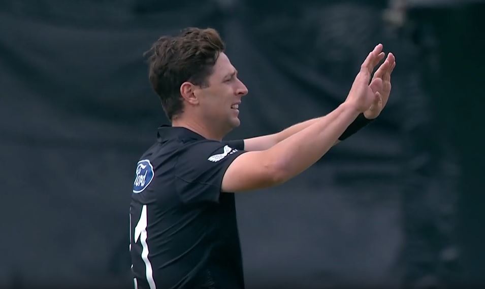 Matt Henry's 4 for 19 | 1st ODI