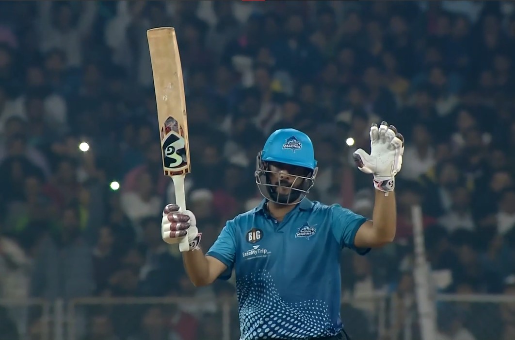 Match-winner mode on! Manan's stunning six brings up fifty!