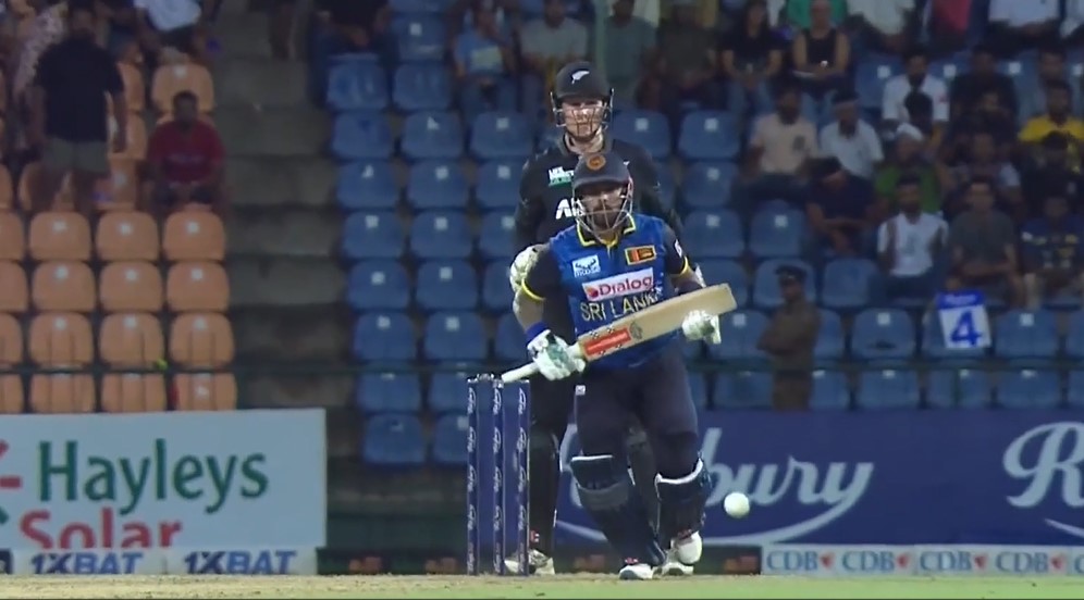 Anchorman Mendis notches a well-earned half-century!