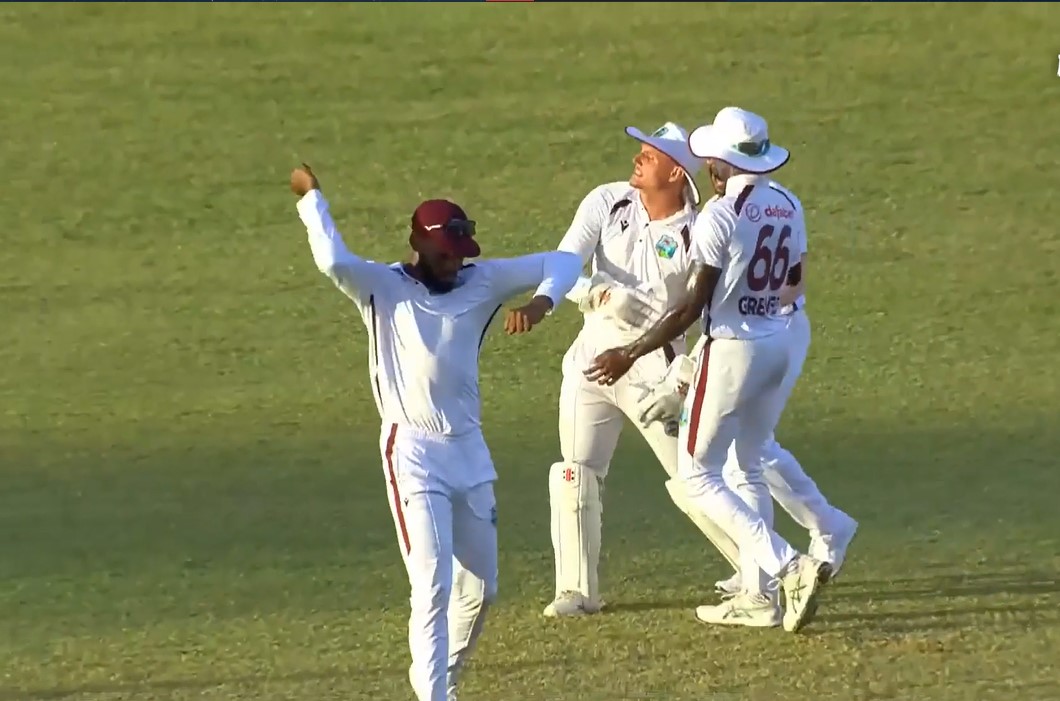 Keeper’s glory! Joshua’s full-stretch stunner ends Mehidy’s knock!