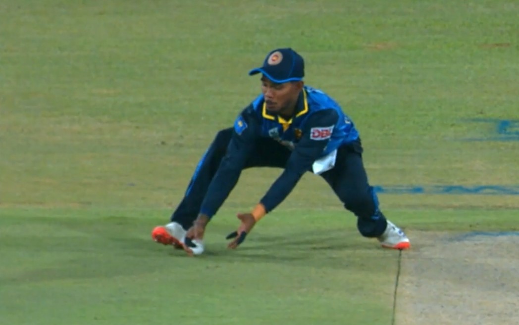 Hope denied by Nissanka's brilliant low catch at first slip!