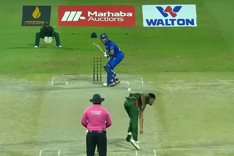 On the move! Rahmat Shah’s 30th ODI fifty sealed with a crisp boundary!