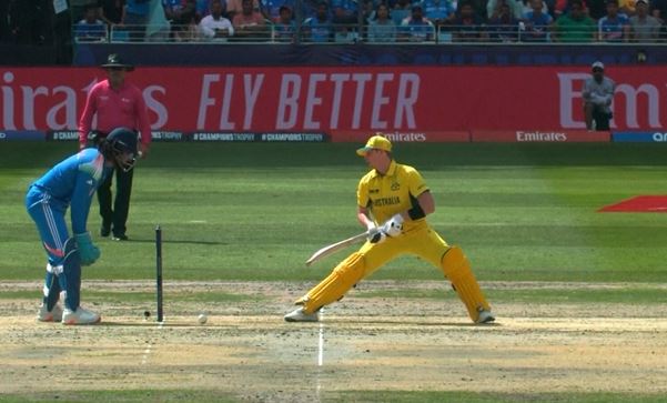 Smith survives! Ball hits stumps but bails stay put