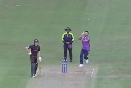 Gloucestershire vs Essex: Shane Snater's 3 for 39