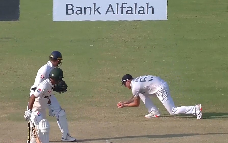 Bashir spins a web! Stokes grabs a sharp catch to dismiss Noman!