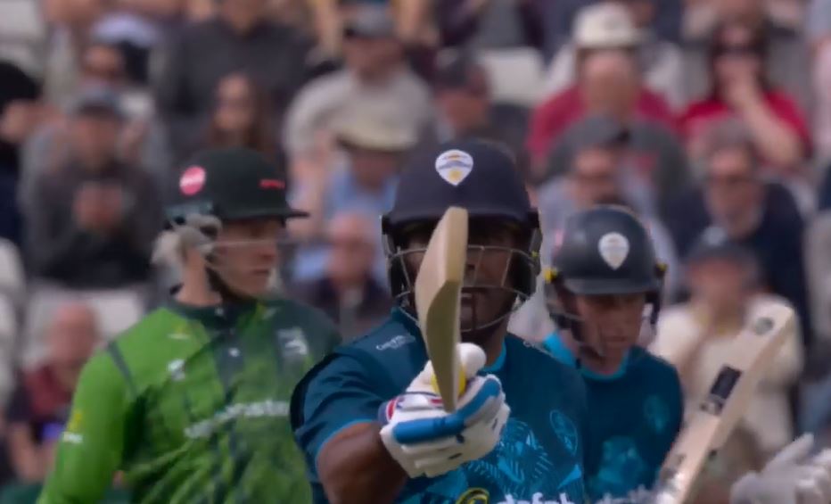 Derbyshire vs Leicestershire: Samit Patel's 64 off 32