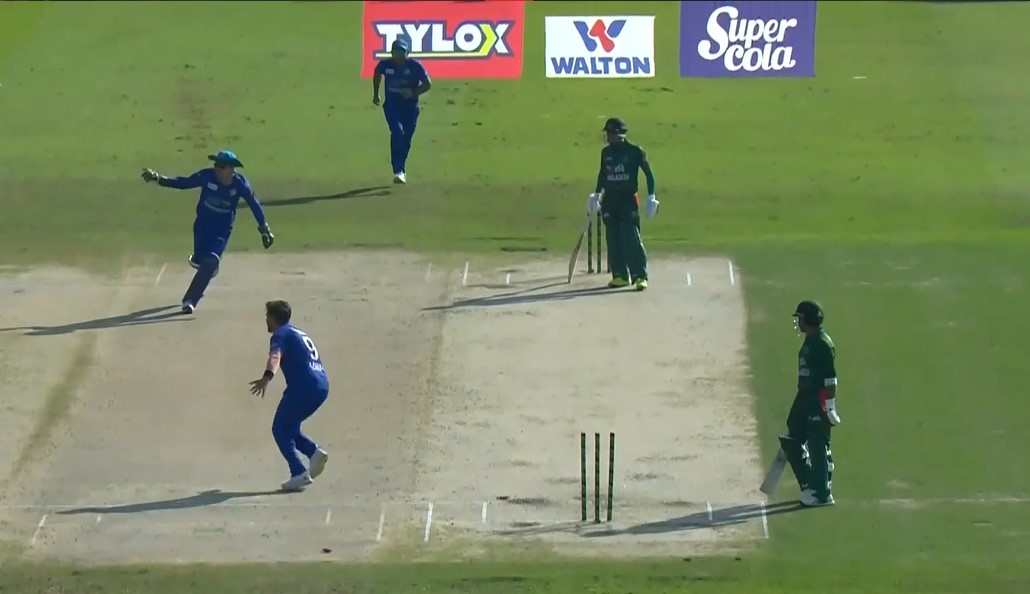 Mix-up mayhem! Zakir Hasan run out by Kharote’s precision throw!