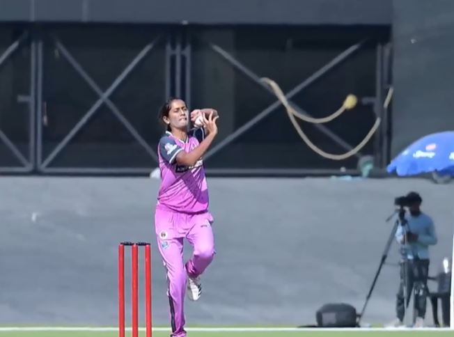 Rebel Queens vs Garvi: Zeel Mithaiwala's 3 for 15