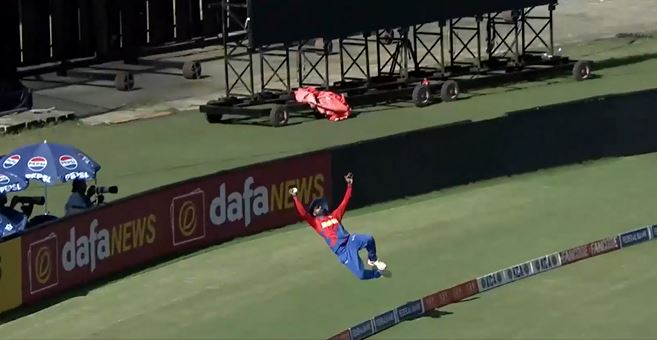 Superman Dive! Sachin Baby's incredible save at the boundary