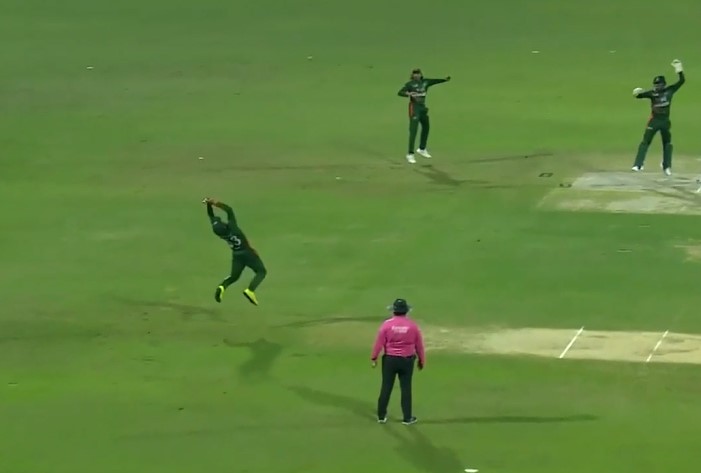 BLINDER! Mehidy's perfectly timed jump seals Atal's catch!