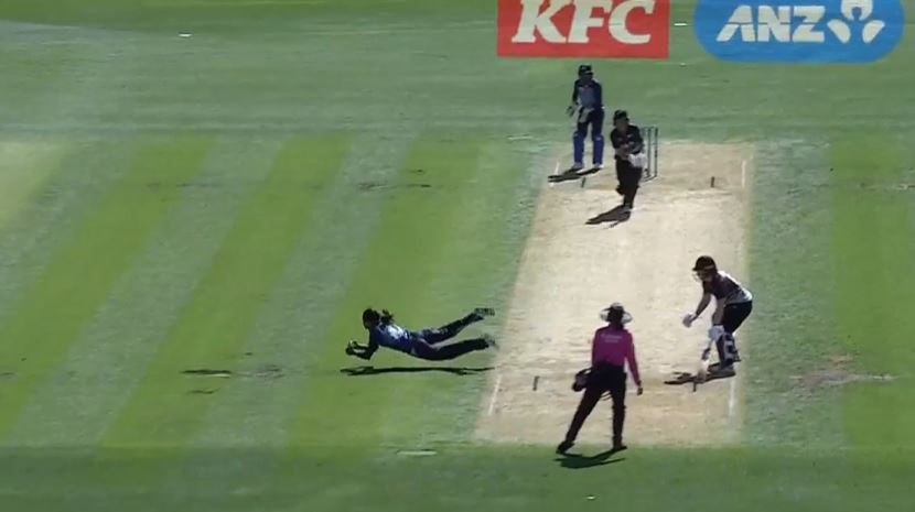 WHAT A PEARLER! Inoshi Priyadarshani’s unreal caught & bowled