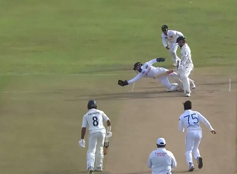 Low-Catch Beauty! Mendis stuns Williamson with a blinder