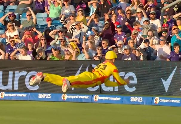 HEROIC! Chris Green's gravity-defying catch mesmerizes fans