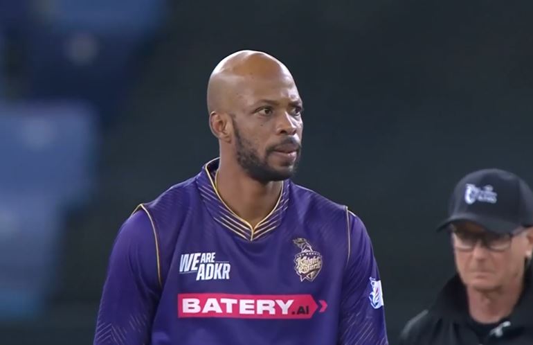 66W! Roston Chase outmuscled Shai Hope 