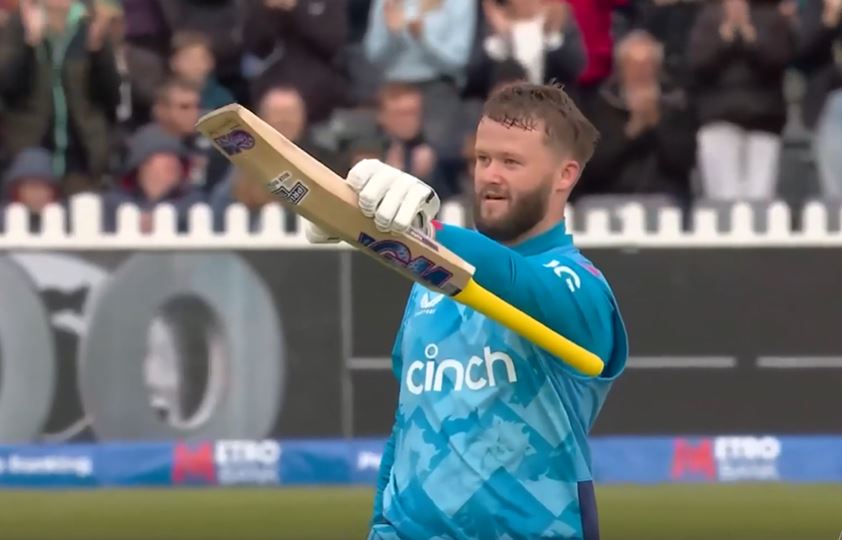 5th ODI: Ben Duckett's 107 off 91