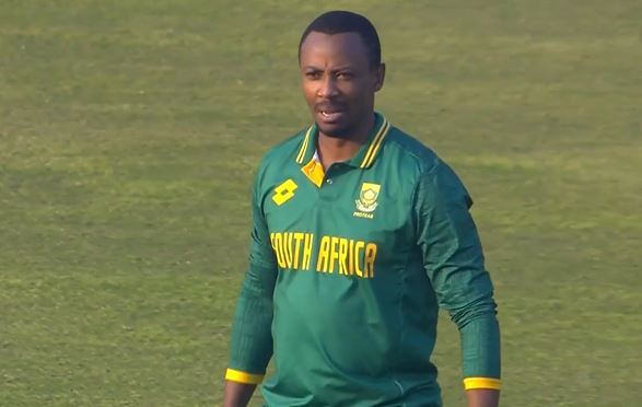 Surprise Sub! SA’s fielding coach Wandile Gwavu joined the action