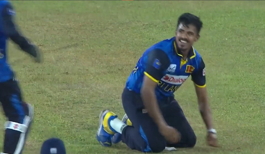 BLINDER! Theekshana surprises with a stunning grab to dismiss Chapman!