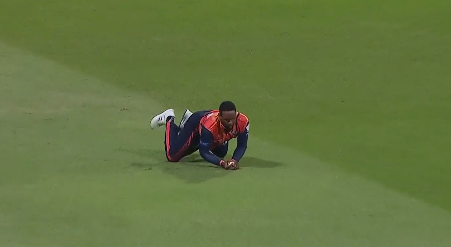 Out of thin air! Allen’s spectacular dive shines as du Plooy departs