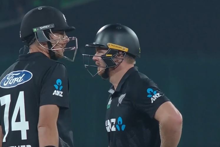 Last-Over Blitz! Glenn Phillips took Shaheen Afridi for a ride