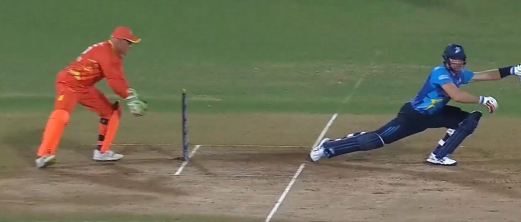 Lightning hands! Morne strikes to send Guptill packing