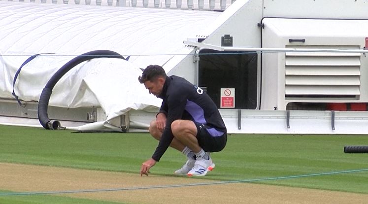 Departing Anderson and ENG train ahead of first Test against WI