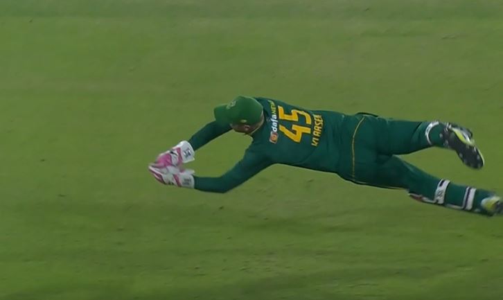 Klassen's Flying Grab! Fakhar fell to a keeper's masterclass