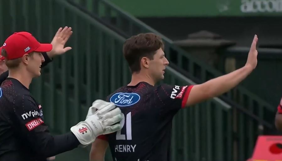 WICKET MAIDEN! Matt Henry shut down Northern Districts