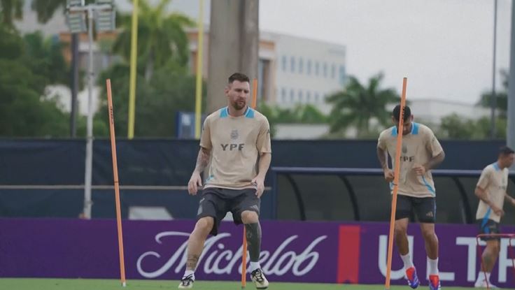 poster url for Messi returns to training ahead of quarter-final clash against Ecuador