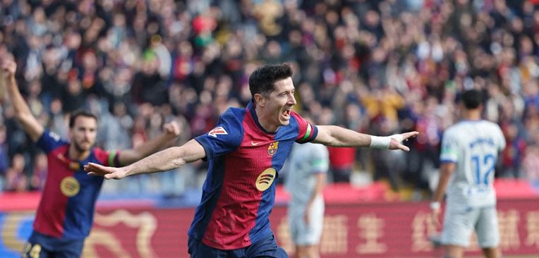 Flick hails Lewandowski as Barca close in on La Liga title race