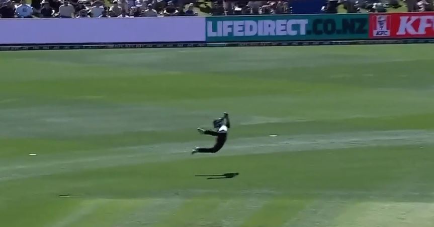 CRIKEY! Tim Robinson's unreal diving stunner shocked the stadium