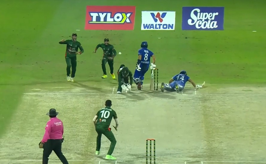 Costly miscommunication! Rahmat Shah run out in a bizarre mix-up!