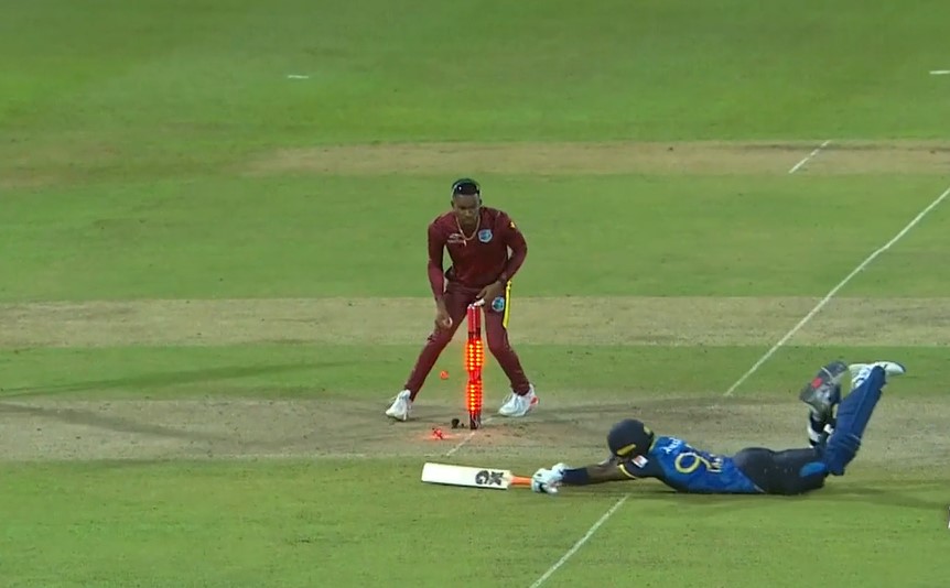 King's lightning throw from cover sends Liyanage packing!