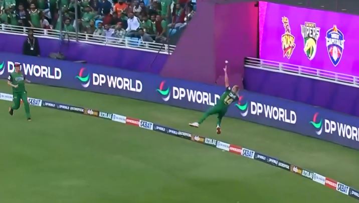 WOWZA! Luke Wood's unreal relay catch left the stadium in awe