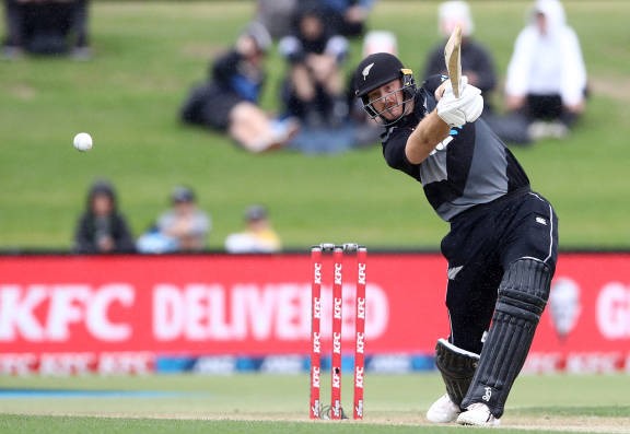 Guptill cracks 44 off 19