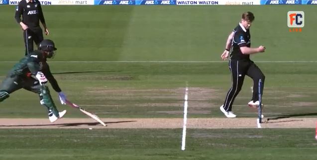 Neesham gets Tamim with great footwork