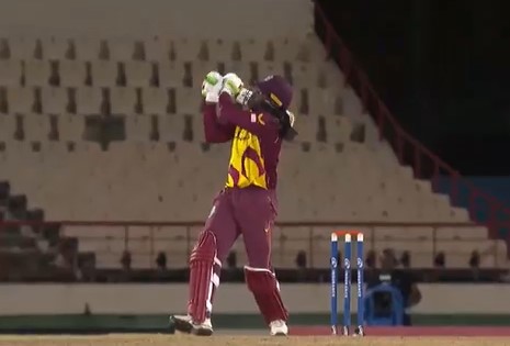 Gayle pounds Zampa with 3 back-to-back sixes!