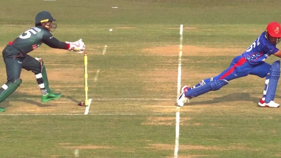 STUMPED! Mushfiqur gets it right on 2nd attempt